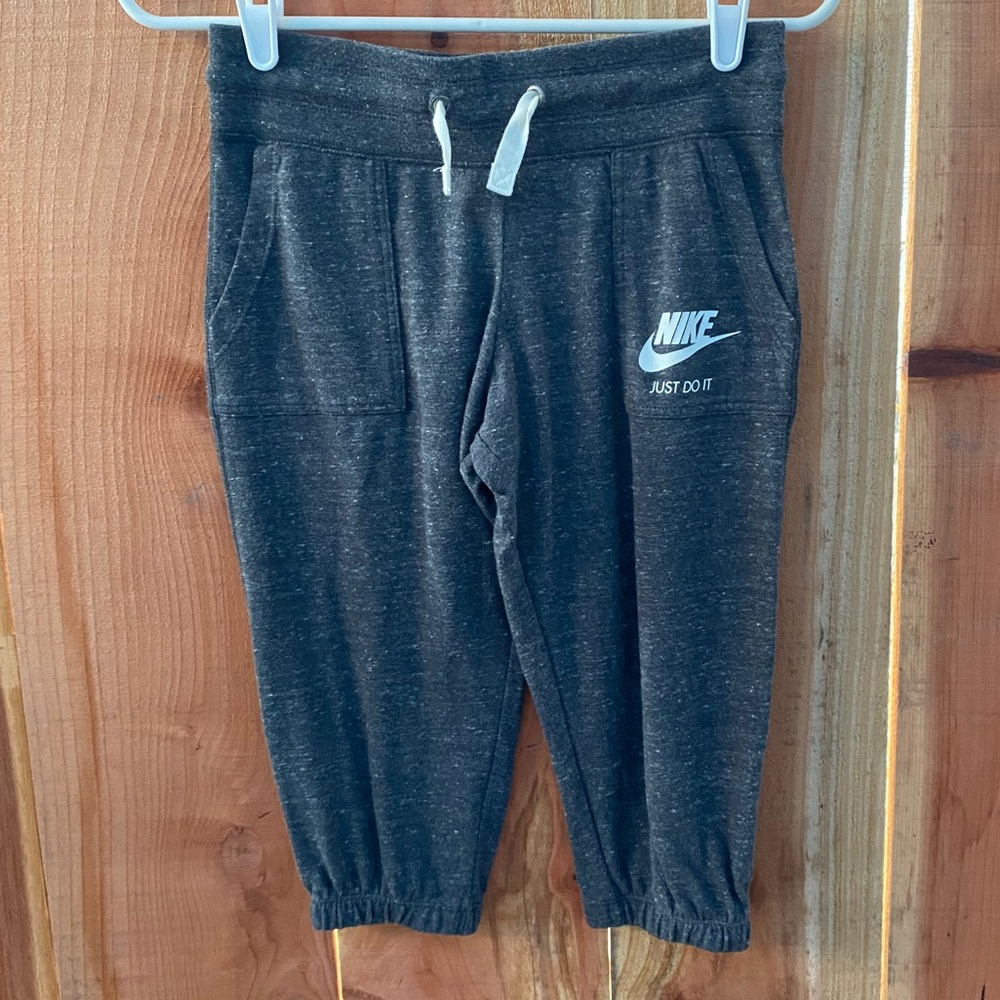 Nike Capris joggers pockets